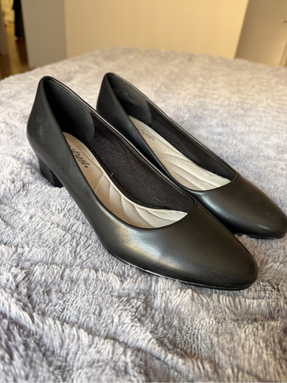easy street Black Low Block Heel Pump
